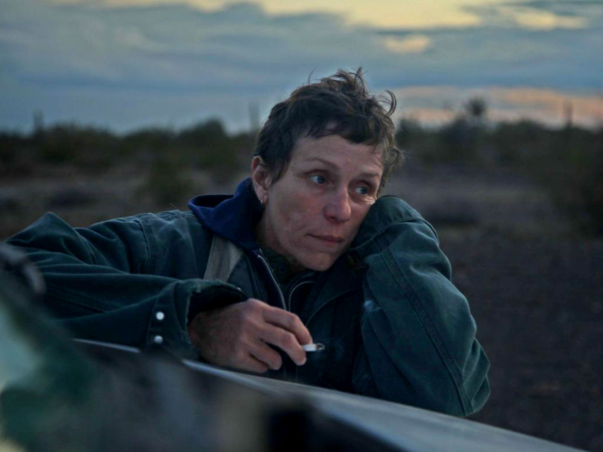 https://cinemaholics.ru/content/images/2020/09/nomadland-frances-mcdormand.jpg