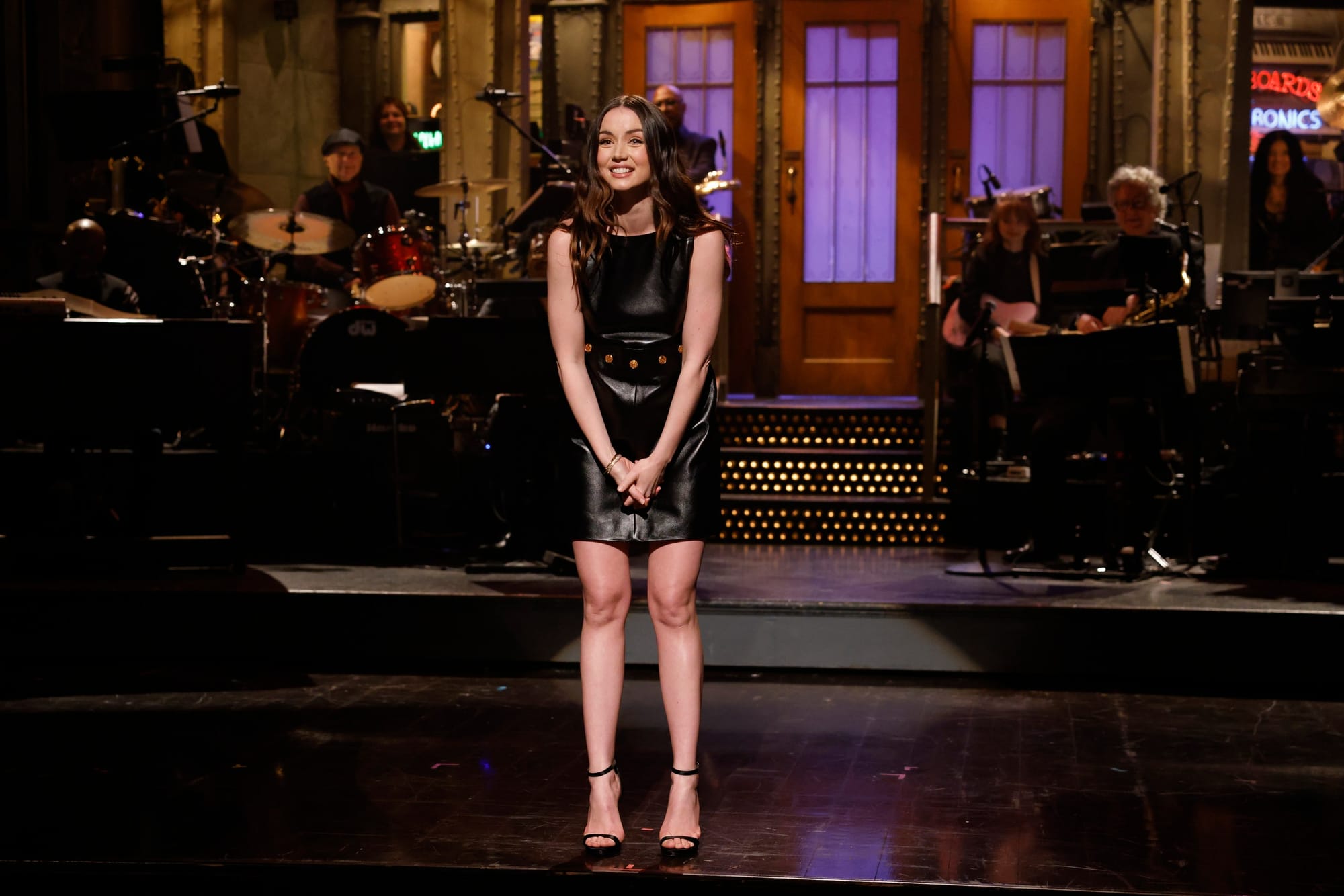 Show Must Go On: Ана де Армас в SNL