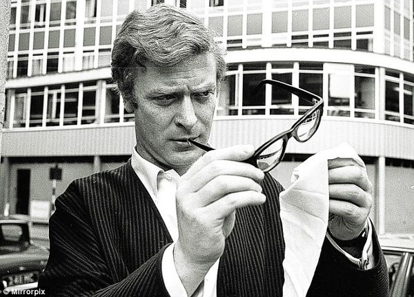 On the set: Майкл Кейн