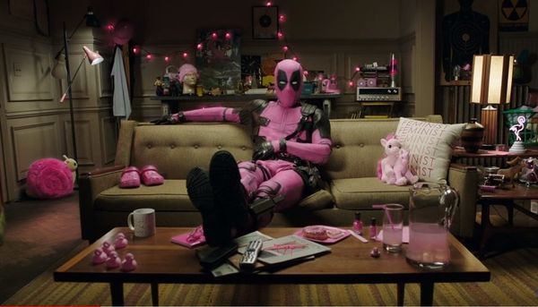 Deadpool приготовил розовый сюрприз