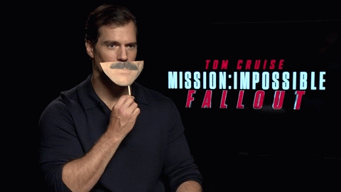 Видео: Генри Кавилл отвечает на откровения фанатов и угадывает усы