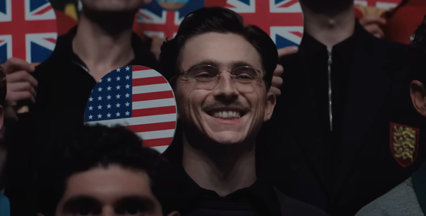 Тимоти Шаламе играет в пинг-понг в трейлере фильма «Марти Суприм»