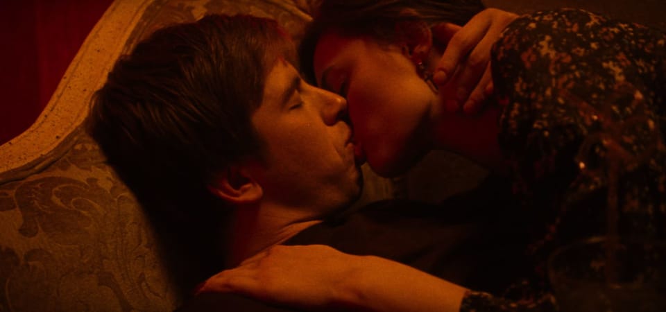 Илья Найшуллер снял два видеоклипа для своей группы Biting Elbows